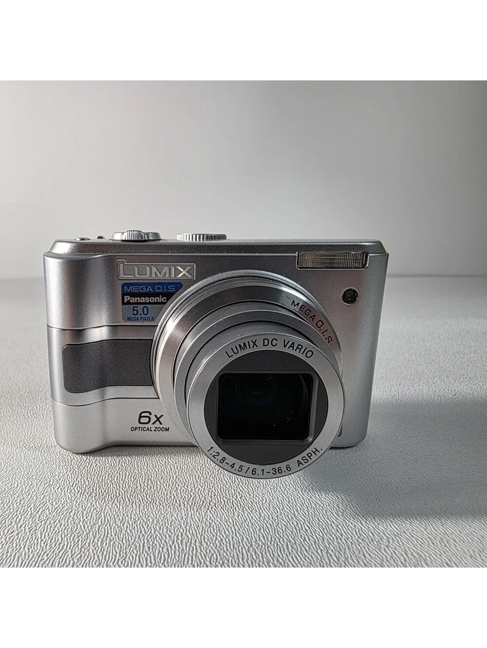 Panasonic LUMIX DMC-LZ3 5MP Digital Camera with 6x Optical Zoom (Silver) W/Card